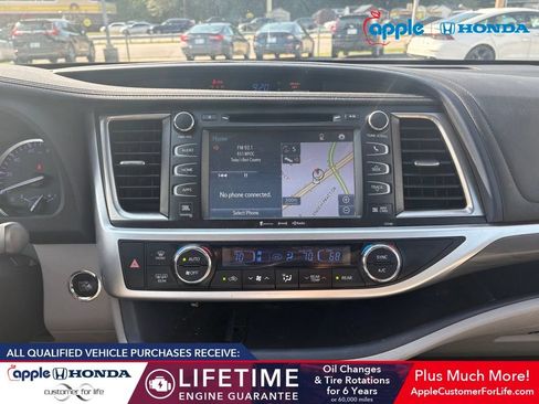Used 2018 Toyota Highlander Limited Platinum AWD/4WD image 8