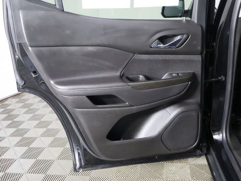 Used 2023 GMC Acadia SLT w/ Preferred Package image 30