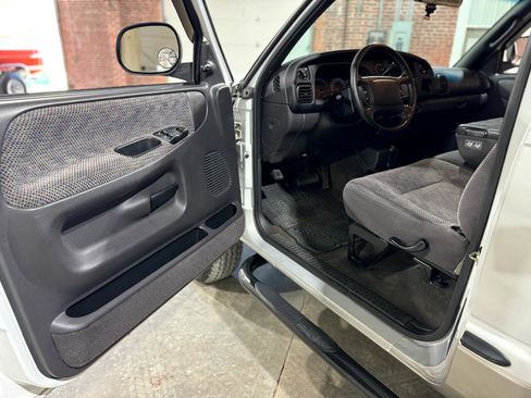 Used 2001 Dodge Ram 1500 Truck ST image 10