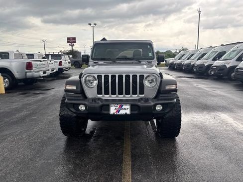 Used 2020 Jeep Gladiator Sport w/ Quick Order Package 24S AWD/4WD image 3