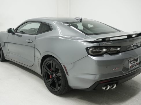 Used 2021 Chevrolet Camaro SS RWD image 6