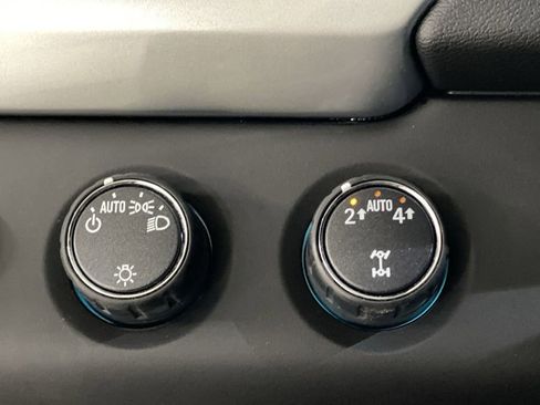 Used 2018 Chevrolet Suburban LT AWD/4WD image 16