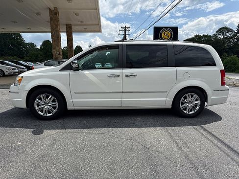 Used 2008 Chrysler Town & Country Limited w/ Entertainment Group #3 image 3