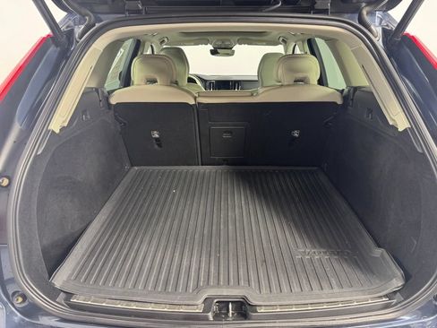 Used 2023 Volvo XC60 B5 Plus AWD/4WD image 18