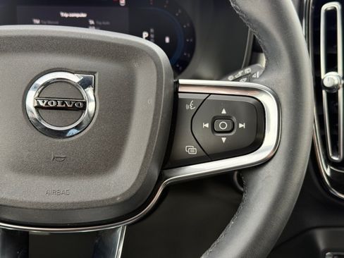 Used 2023 Volvo XC40 B5 Core AWD/4WD image 13