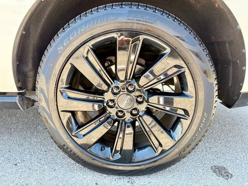 Used 2021 Lincoln Navigator Reserve AWD/4WD image 7