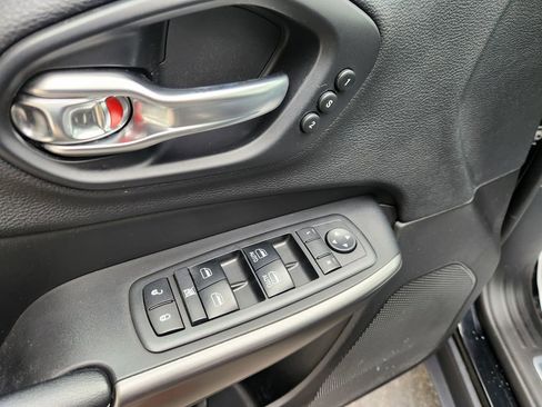 Used 2019 Jeep Cherokee Limited w/ Trailer Tow Group image 25