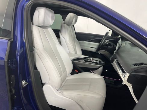 Used 2024 Cadillac Lyriq Sport image 31