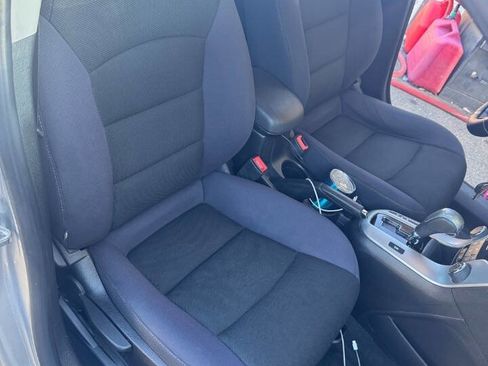 Used 2015 Chevrolet Cruze LT w/ Technology Package image 17