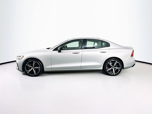 Used 2024 Volvo S60 B5 Core image 4