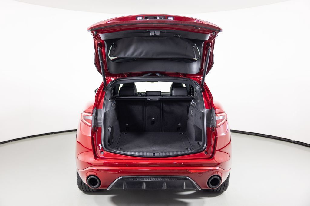 Used 2023 Alfa Romeo Stelvio Veloce AWD/4WD image 13