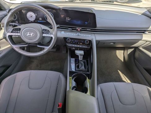 Used 2025 Hyundai Elantra SEL FWD image 14
