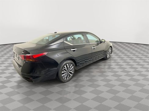 Used 2023 Nissan Altima 2.5 SV image 8