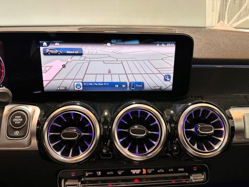 Certified 2024 Mercedes-Benz GLB 250 4MATIC image 22