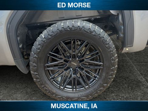 Used 2023 GMC Sierra 1500 SLE w/ Enhanced Capability Package AWD/4WD image 10