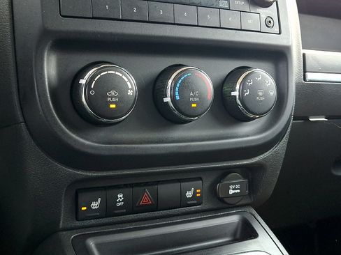Used 2014 Jeep Patriot Latitude w/ Freedom Edition Package FWD image 18