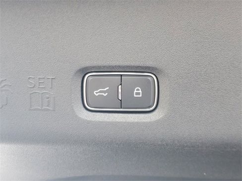 New 2025 Ford Expedition Active image 9