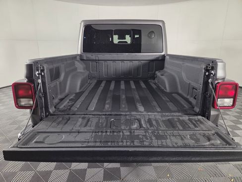 Certified 2025 Jeep Gladiator Sport image 30