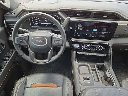 Used 2024 GMC Sierra 2500 AT4 w/ Technology Package AWD/4WD image 19