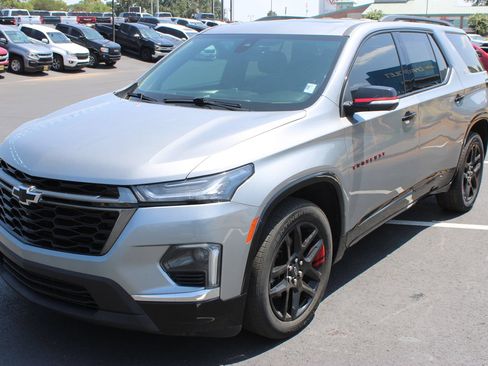 Used 2023 Chevrolet Traverse Premier w/ Redline Edition FWD image 4