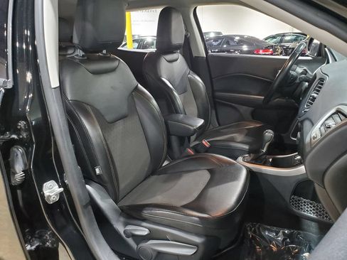 Used 2019 Jeep Compass Latitude FWD image 14