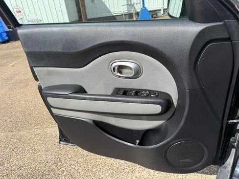 Used 2015 Kia Soul + FWD image 12