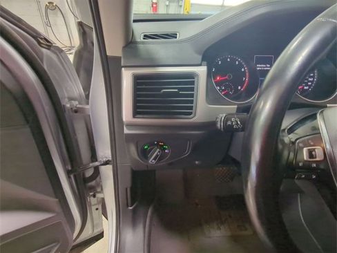 Used 2018 Volkswagen Atlas SE image 17