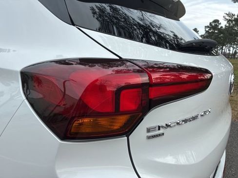 Used 2022 Buick Encore GX Select w/ Sport Touring Package image 12