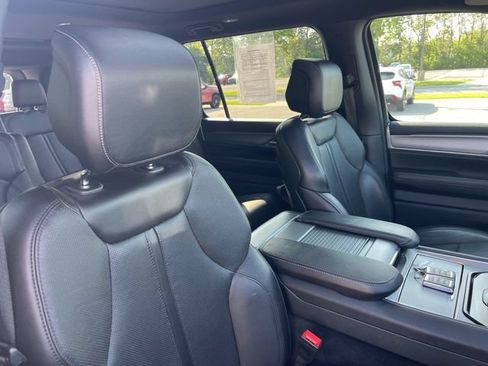 Used 2023 Jeep Wagoneer Series II AWD/4WD image 37