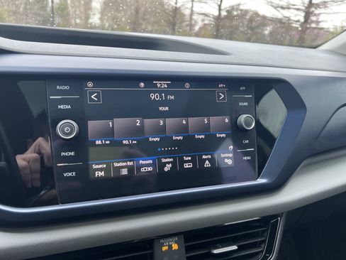 Used 2022 Volkswagen Taos SE w/ Panoramic Sunroof Package image 22