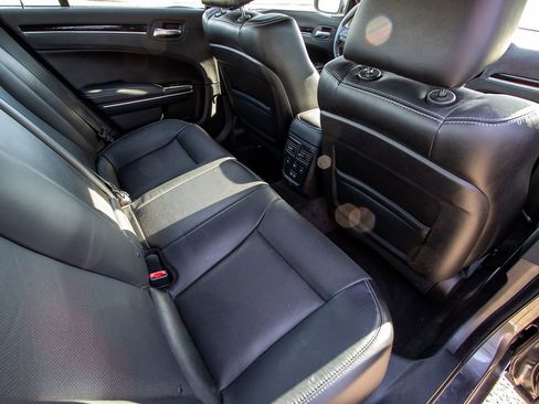 Used 2018 Chrysler 300 S w/ Safetytec Plus Group image 25