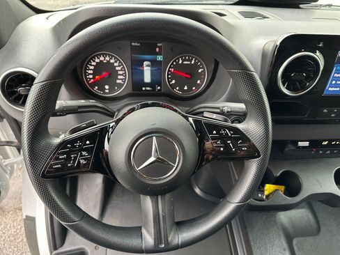 Used 2025 Mercedes-Benz Sprinter 2500 image 13