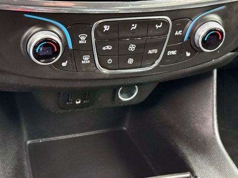 Certified 2020 Chevrolet Traverse LT image 24