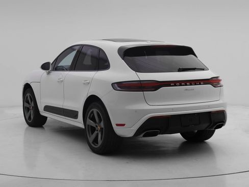Used 2025 Porsche Macan image 3
