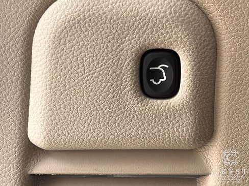 Used 2017 Jeep Grand Cherokee Limited w/ Luxury Group II image 32