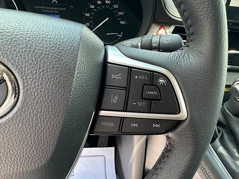 Certified 2025 Toyota Sienna XLE FWD image 24