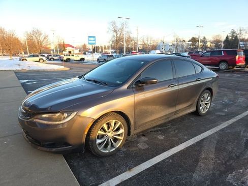 Used 2016 Chrysler 200 S image 2