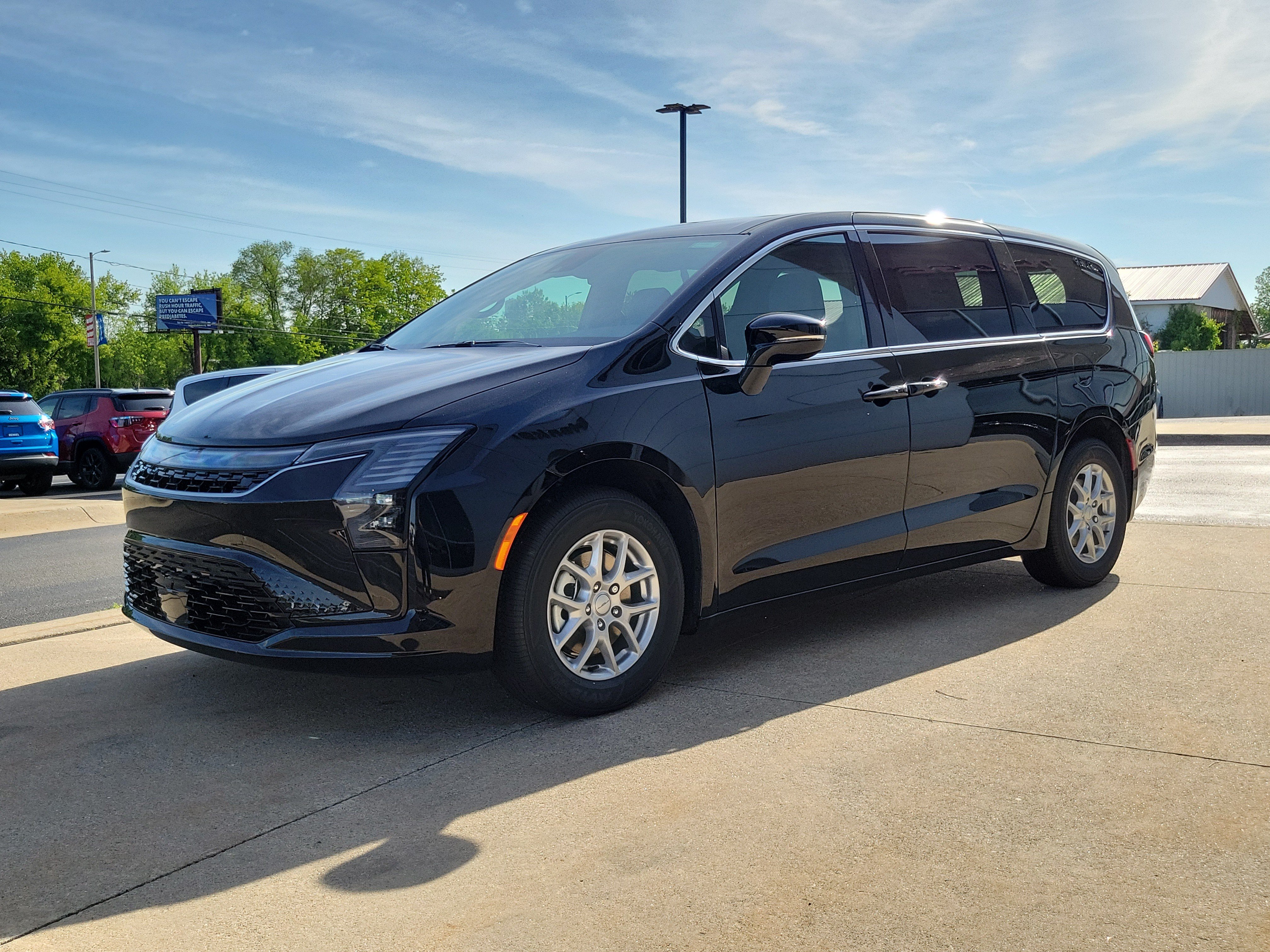 New 2027 Chrysler Pacifica Select w/ Family Tech Group FWD image 2