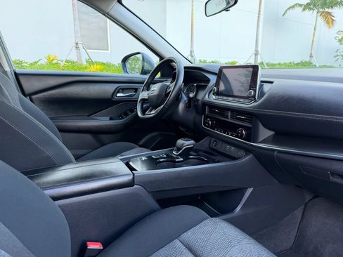 Used 2025 Nissan Rogue SV FWD image 19