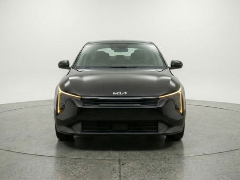 Used 2025 Kia K4 LXS image 2