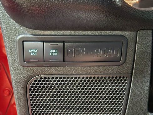 Used 2017 Jeep Wrangler Unlimited Rubicon w/ Connectivity Group image 41