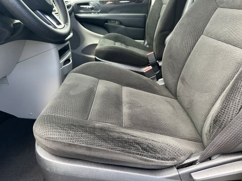 Used 2016 Dodge Grand Caravan American Value Package image 10