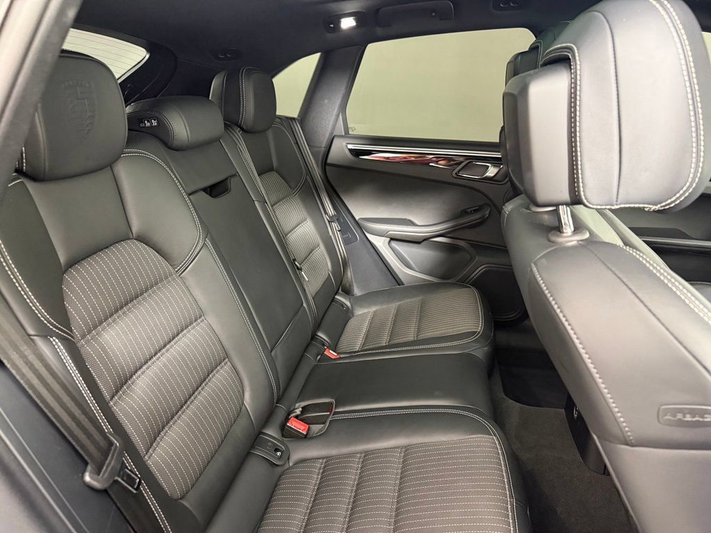 Certified 2023 Porsche Macan Turbo AWD/4WD image 18