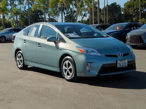 Used 2015 Toyota Prius Four FWD image 3
