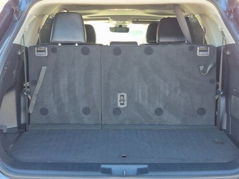 Used 2022 Toyota Highlander XLE image 6