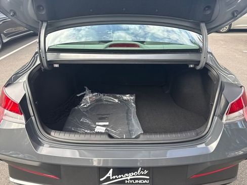 Certified 2025 Hyundai Elantra Sport image 23