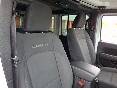 Used 2020 Jeep Wrangler Unlimited Sahara w/ Uconnect 4C Nav & Sound Group image 13