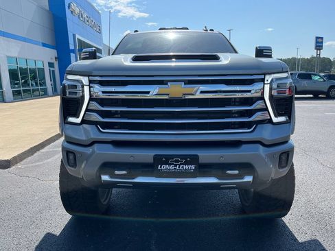 Used 2024 Chevrolet Silverado 2500 High Country w/ High Country Premium Package AWD/4WD image 2