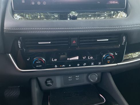 Used 2025 Nissan Rogue SV FWD image 24