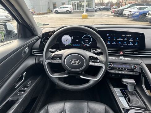 Used 2025 Hyundai Elantra Limited FWD image 19
